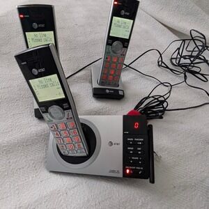 AT&T Cordless Phone w 3 Handsets Answering Machine CL82307 Caller ID Announce